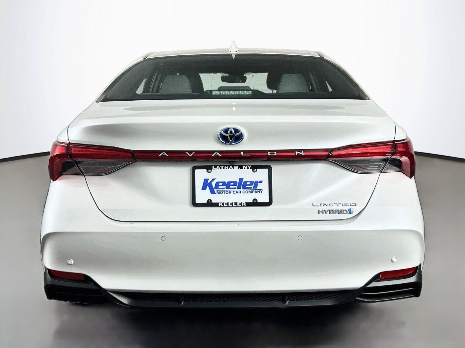 Used 2021 Toyota Avalon Limited w/ Advanced Safety Package FWD image 5