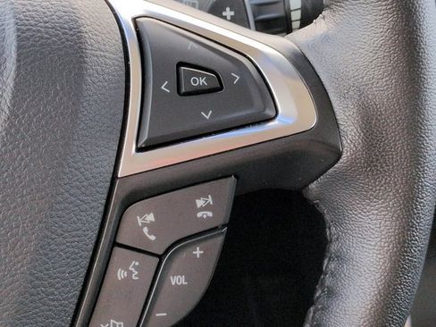 Used 2016 Ford Edge SEL FWD image 25