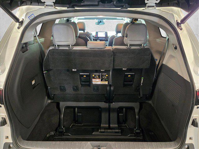 Used 2021 Toyota Sienna XLE FWD image 19