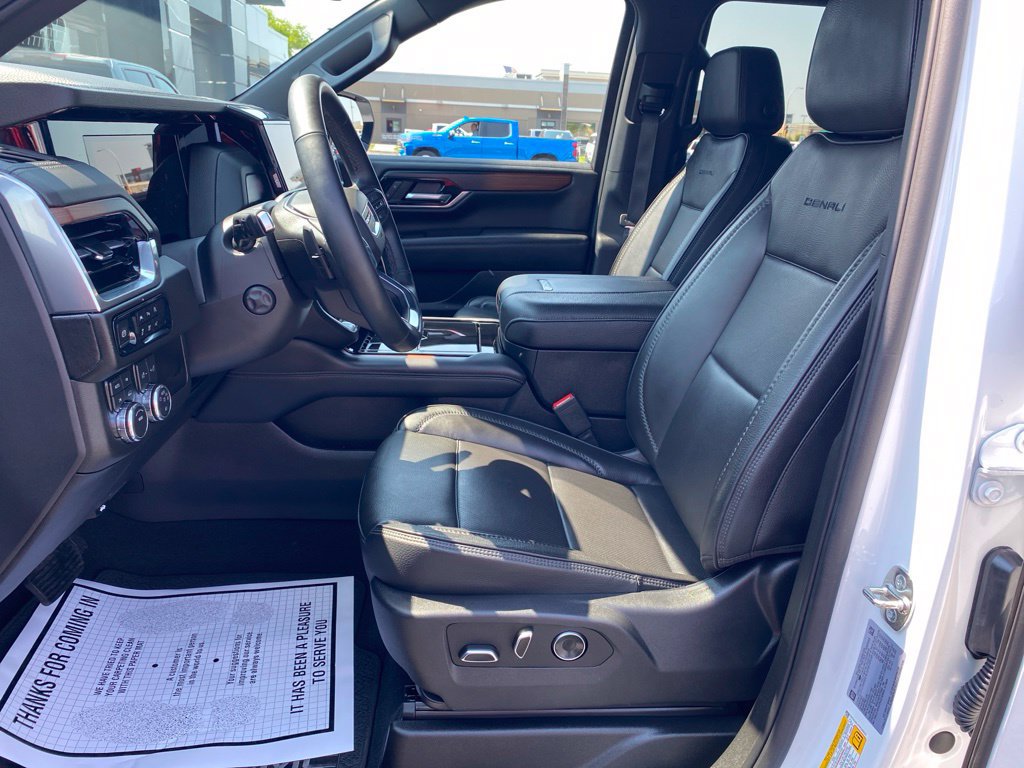 Used 2026 GMC Yukon XL Denali w/ Sun & Power Step Package AWD/4WD image 9