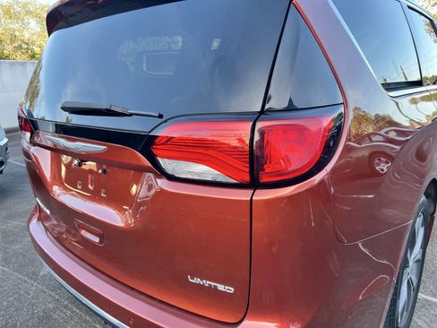 Used 2018 Chrysler Pacifica Limited w/ Tire & Wheel Group image 15