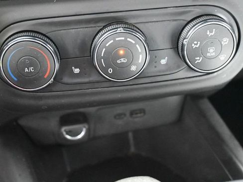 Used 2024 Chevrolet Trax RS w/ Driver Confidence Package image 32