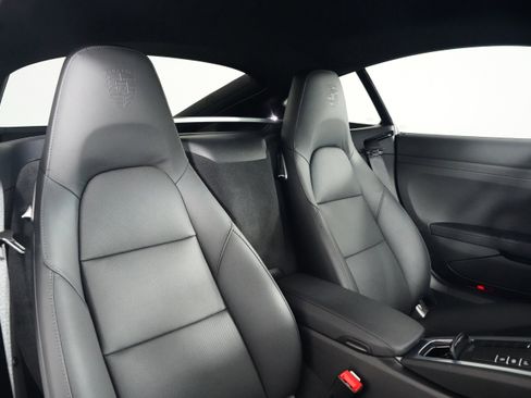 Used 2025 Porsche 718 Cayman image 31