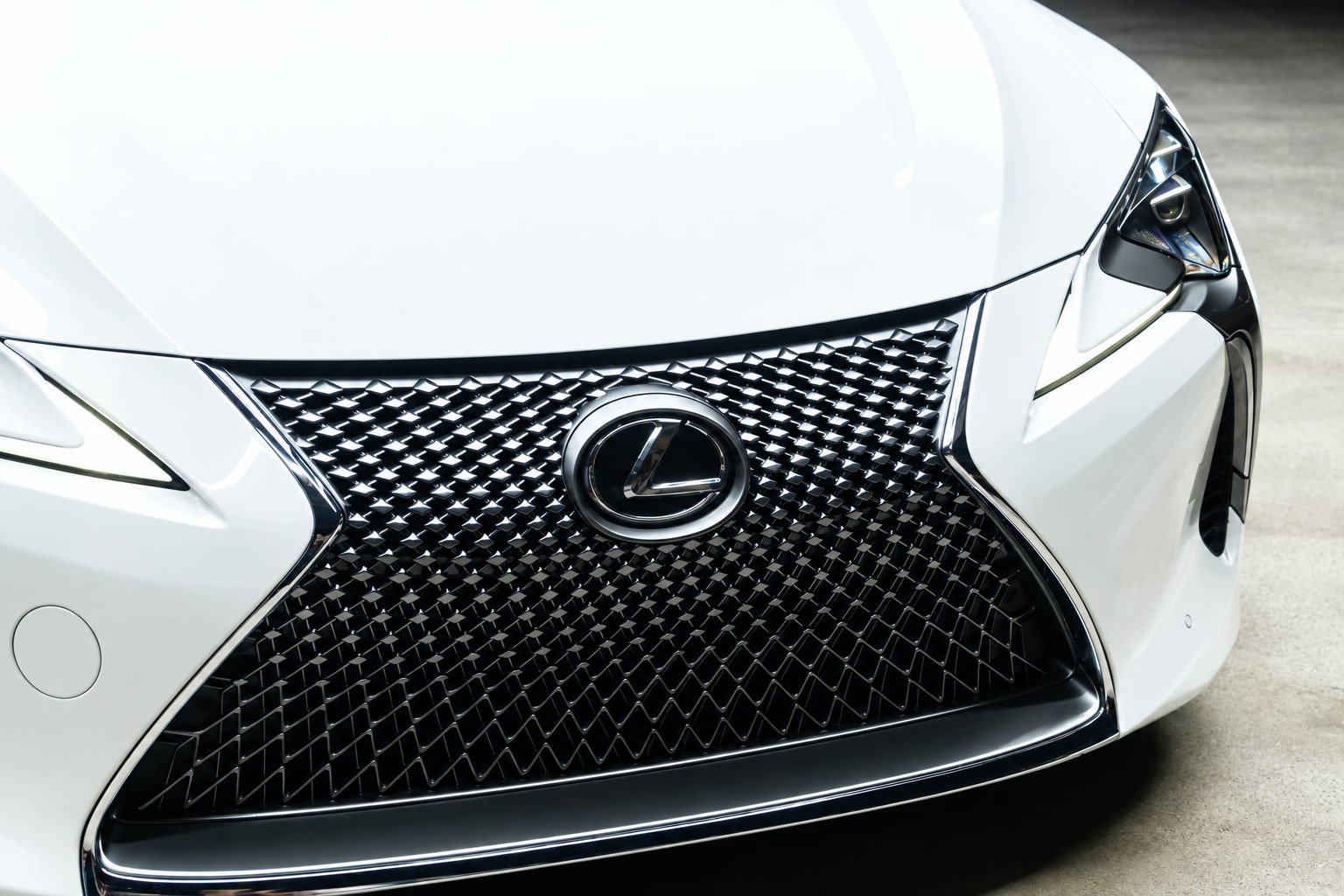 Used 2018 Lexus LC 500 Coupe w/ Touring Package RWD image 13