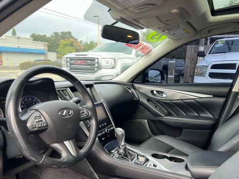 Used 2015 INFINITI Q50 w/ Moonroof Package image 9