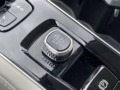 New 2026 Volvo XC90 B6 Ultra w/ Protection Package Premier AWD/4WD image 18