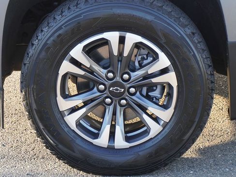 Used 2022 Chevrolet Colorado Z71 w/ Safety Package AWD/4WD image 4