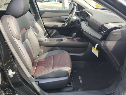 New 2026 Nissan Kicks SR w/ Cold Weather Package FWD image 31