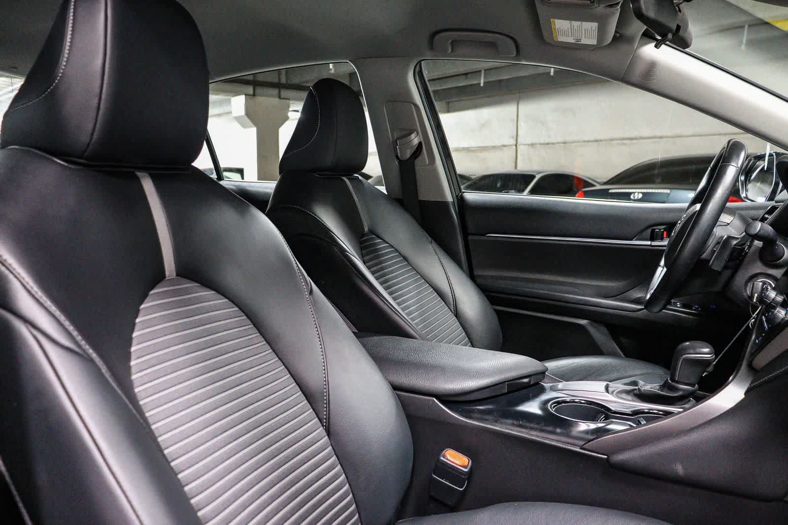 Used 2020 Toyota Camry SE w/ Carpet Mat Package FWD image 16
