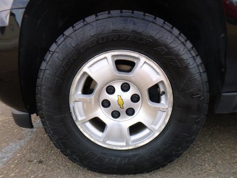 Used 2012 Chevrolet Suburban LT image 23