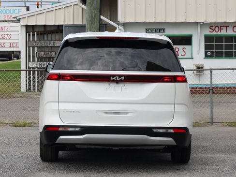 Used 2023 Kia Carnival LX FWD image 7