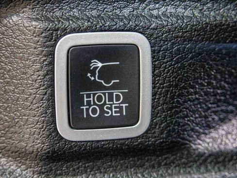 Used 2023 Jeep Grand Cherokee L Laredo image 45