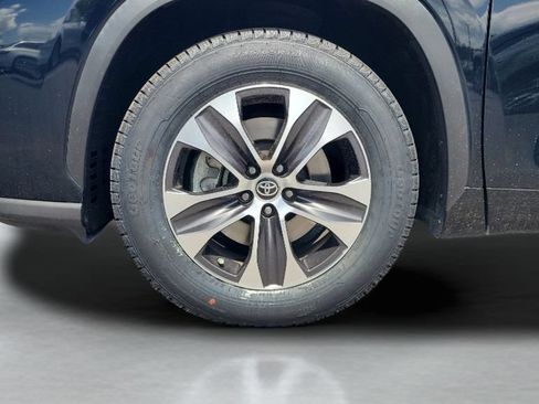 Used 2023 Toyota Highlander XLE FWD image 28