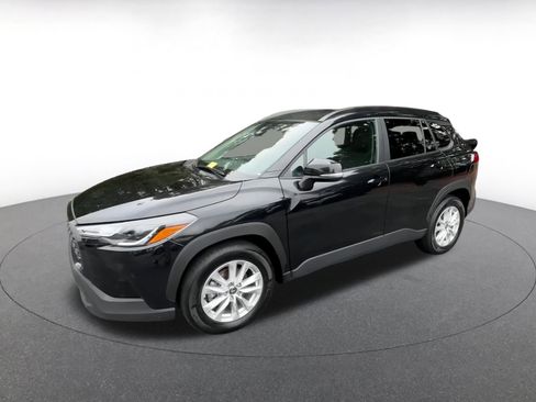 Used 2025 Toyota Corolla Cross LE image 8