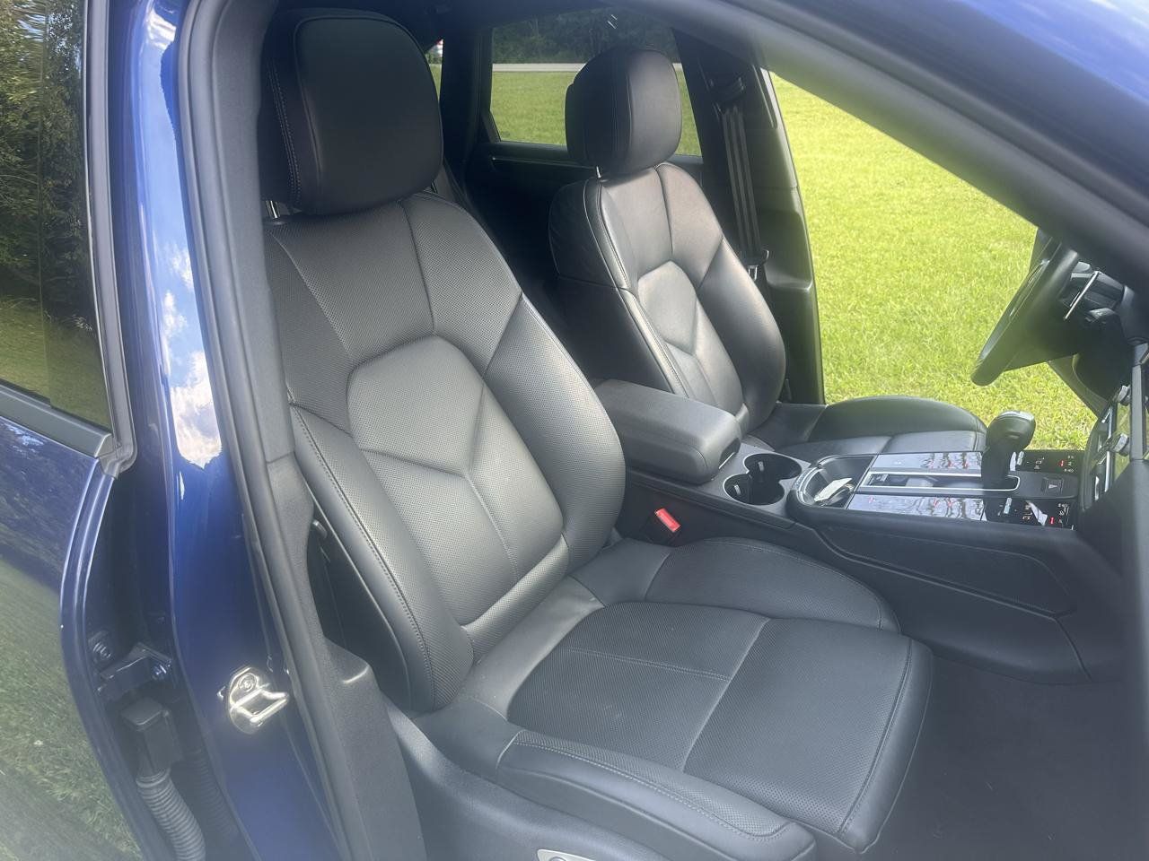 Used 2023 Porsche Macan AWD/4WD image 15