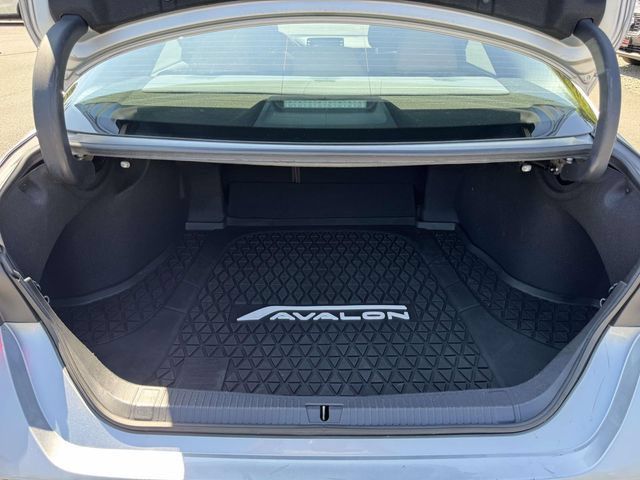 Used 2019 Toyota Avalon Limited FWD image 11