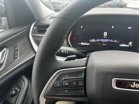 Used 2024 Jeep Grand Cherokee L Limited w/ Luxury Tech Group II image 15