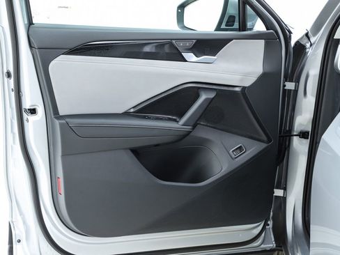 New 2026 Volkswagen Tiguan SE image 17