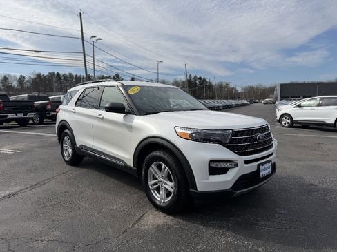Certified 2022 Ford Explorer XLT w/ Equipment Group 202A image 9