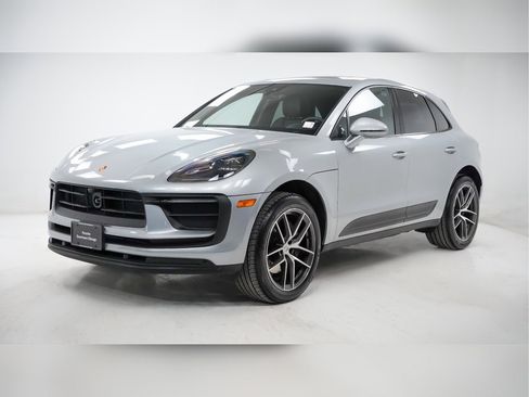 Used 2025 Porsche Macan image 1