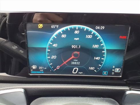 Used 2021 Mercedes-Benz GLB 250 4MATIC image 6