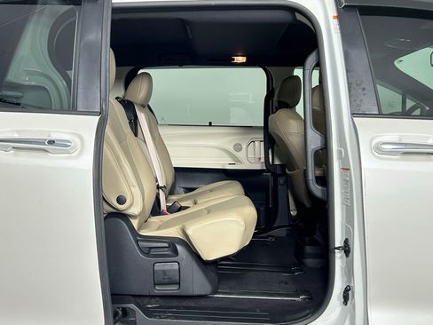 Used 2021 Toyota Sienna XLE image 12