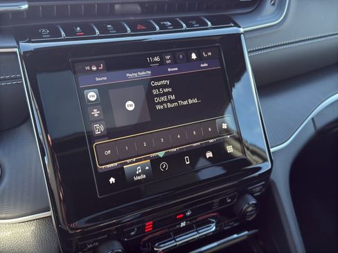 New 2025 Jeep Grand Cherokee Altitude AWD/4WD image 16