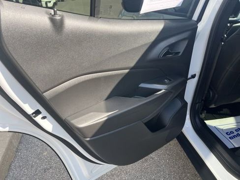 Used 2025 Chevrolet Trax RS w/ Sunroof Package image 41