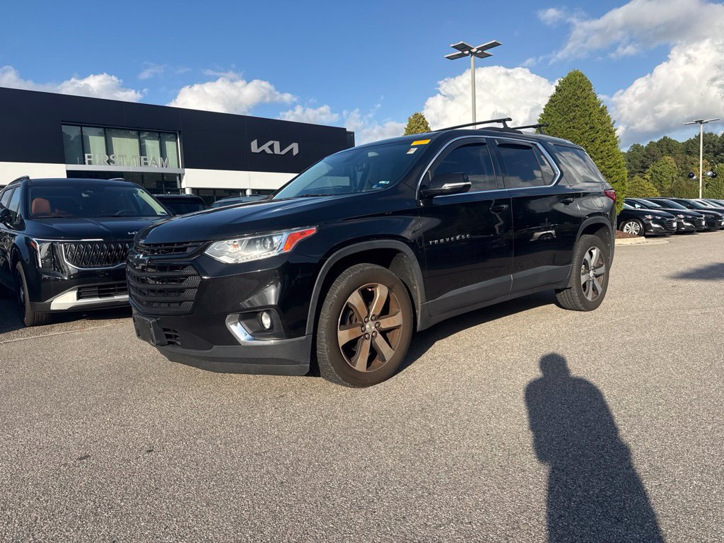 Used 2018 Chevrolet Traverse LT w/ LPO, Black Accent Package FWD image 2