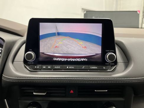 Used 2023 Nissan Rogue SV image 8