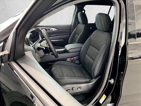 Used 2025 Chevrolet Traverse LT FWD image 27