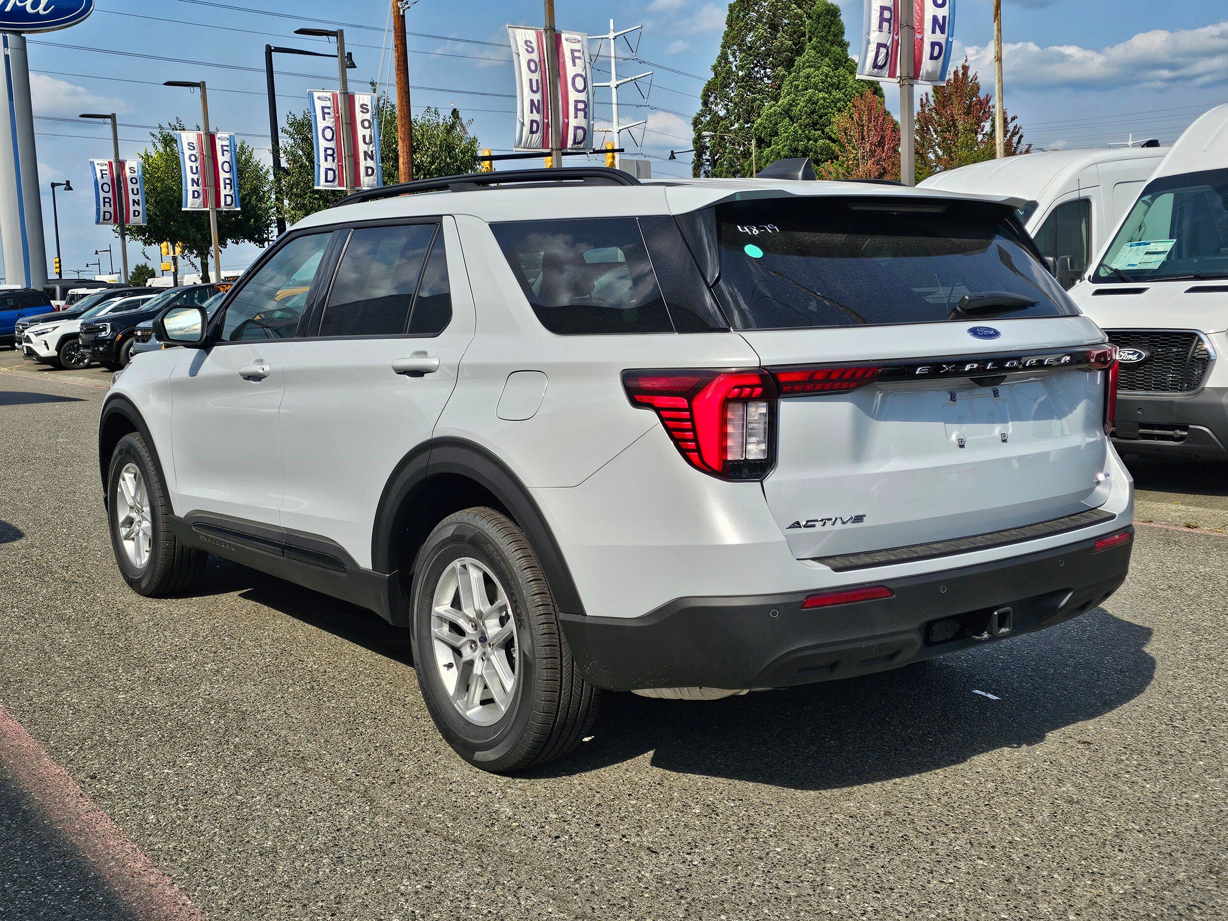 New 2026 Ford Explorer Active AWD/4WD image 7