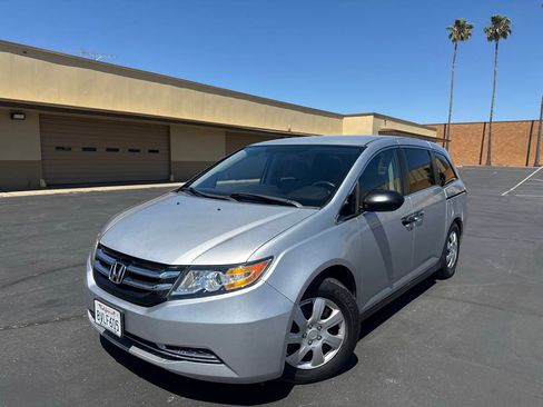 Used 2014 Honda Odyssey LX image 3