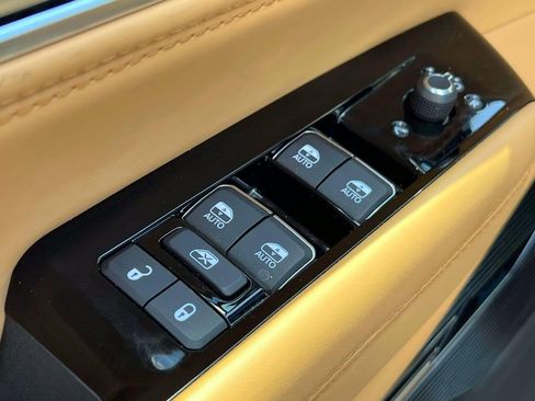 Certified 2024 Jeep Grand Wagoneer Series III w/ Rear Seat Video Group 1 AWD/4WD image 18