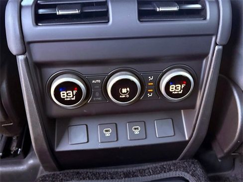 New 2025 Land Rover Defender 130 X-Dynamic SE image 15