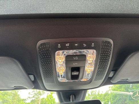 Used 2022 Mercedes-Benz GLB 250 w/ Premium Package Lite image 22