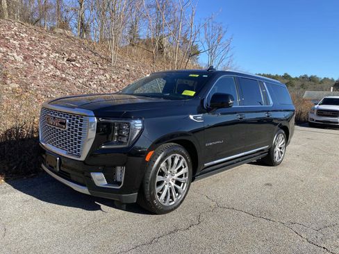 Used 2022 GMC Yukon XL Denali w/ Denali Ultimate Package image 1
