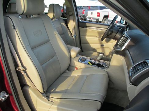 Used 2018 Jeep Grand Cherokee Overland image 18