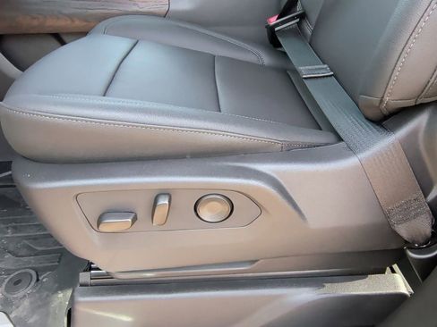 New 2026 GMC Sierra 1500 SLT image 14