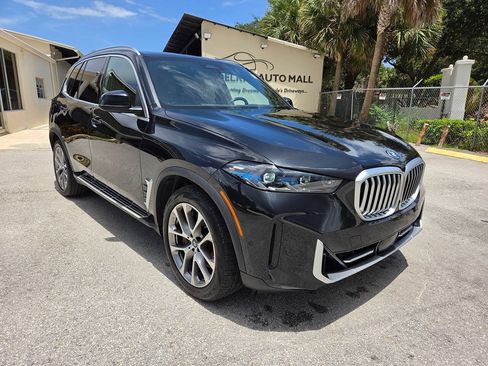Used 2025 BMW X5 xDrive50e AWD/4WD image 3