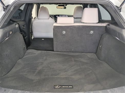 Used 2022 Lexus UX 200 image 27