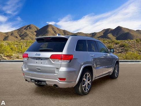 Used 2019 Jeep Grand Cherokee Overland AWD/4WD image 4