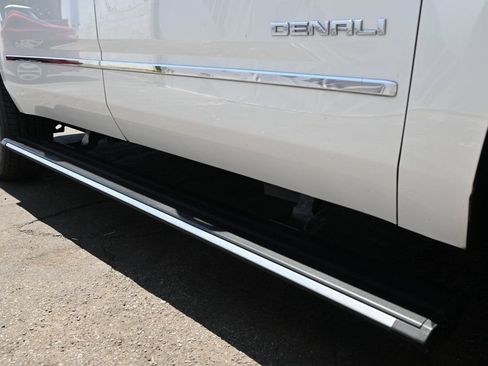 Used 2017 GMC Yukon XL Denali w/ Open Road Package AWD/4WD image 8