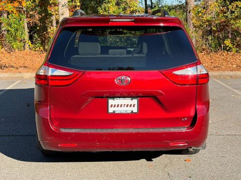 Used 2016 Toyota Sienna LE image 16