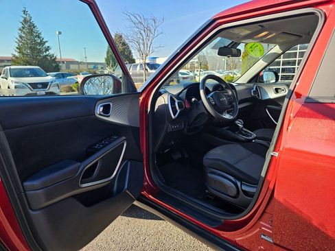 Used 2024 Kia Soul LX w/ Option Group 015 image 16