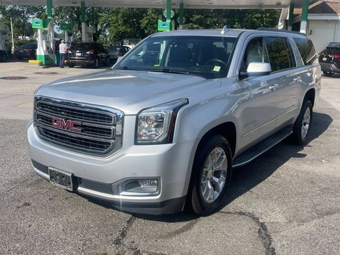Used 2017 GMC Yukon XL SLT w/ Open Road Package AWD/4WD image 2