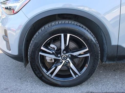 Used 2025 Volvo XC40 B5 Core image 36