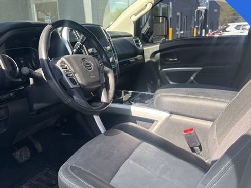 Used 2021 Nissan Titan SV w/ SV Convenience Package image 5