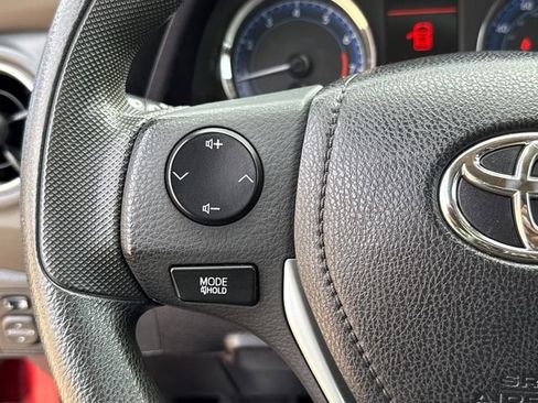 Used 2019 Toyota Corolla LE FWD image 28
