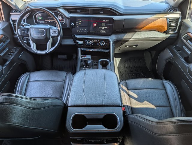Used 2023 GMC Sierra 1500 Denali w/ Technology Package AWD/4WD image 11